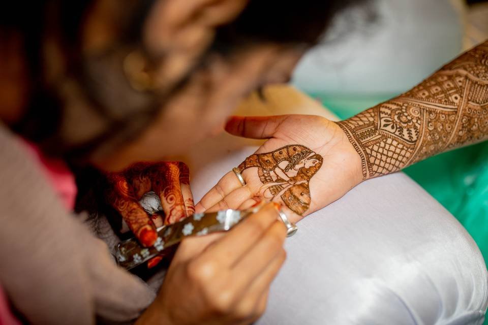 Mehndi Artist at Work